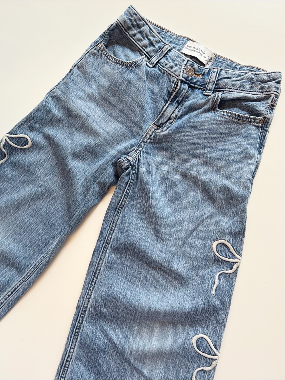 Abercrombie & Fitch High Rise Ultra Wide Leg Bow Embroidered Jeans | 7/8 Short